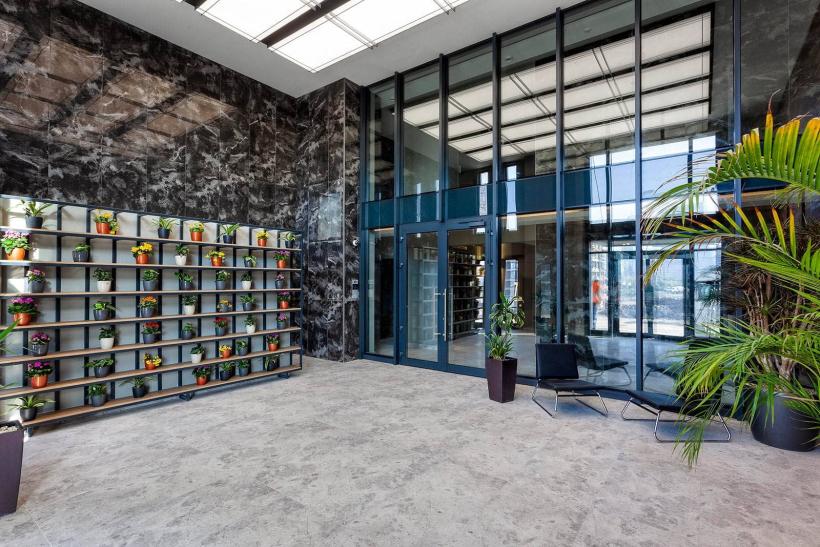 Exclusive residential and commercial complex in Istanbul, Dying